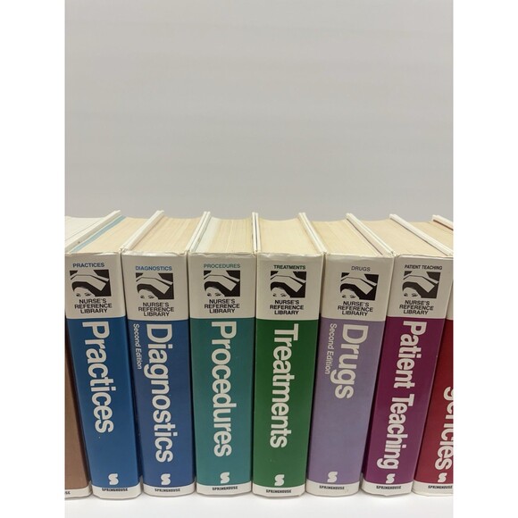 Nurses Reference Library Lot of 12 books, Assessment, Emergencies, and more... - Picture 10 of 16